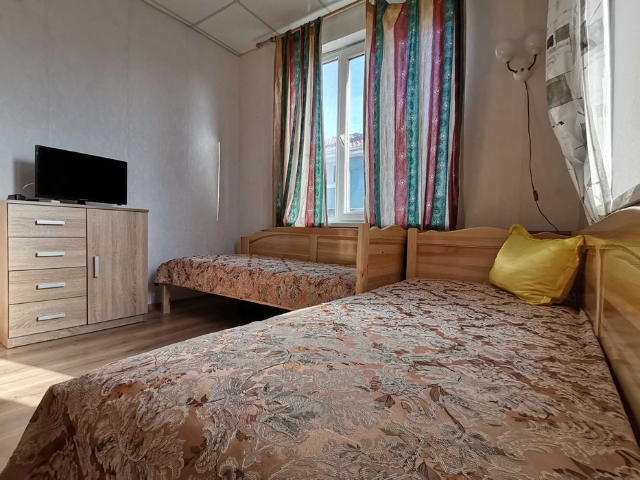 Дава се под наем Едностаен апартамент в Бургас, Център - 35 кв.м за 153 € - Снимка #1