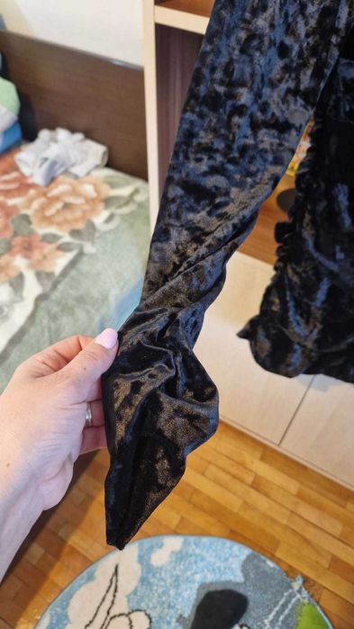 Vând Rochie ZARA, mar.S, 36 de catifea