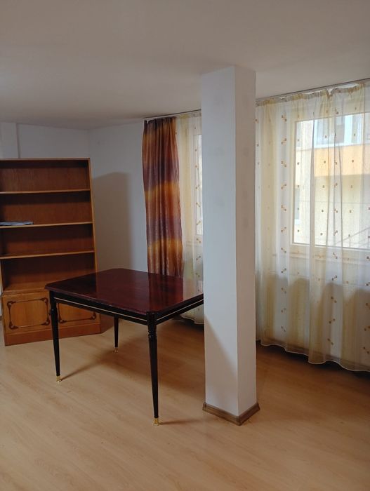 Închiriez Garsoniera