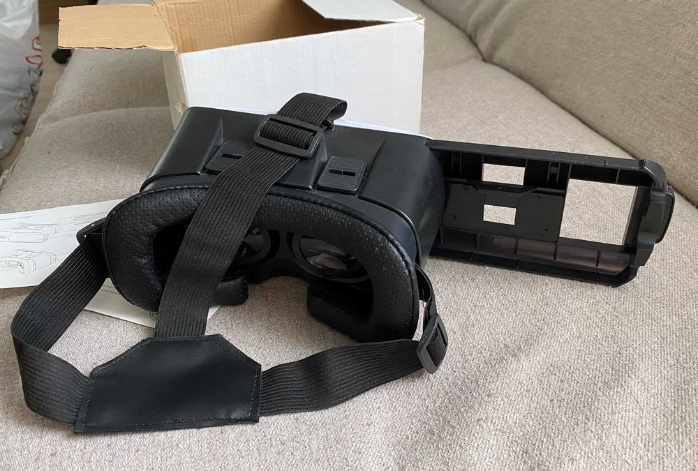 Ochelari VR - care se introduce telefonul in ei