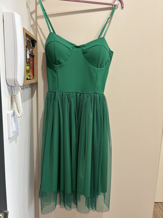 Дамска рокля с ластик на гърба