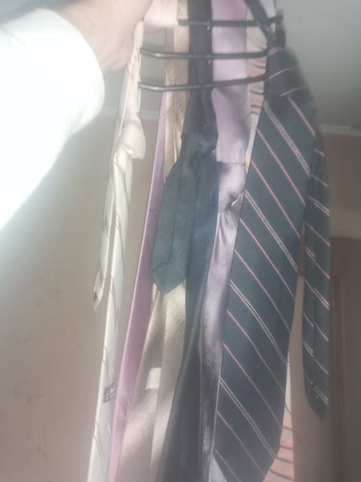 Продам срочно галстуки