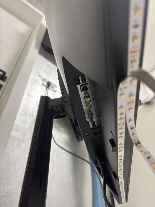 Vand monitor dell:60 hz