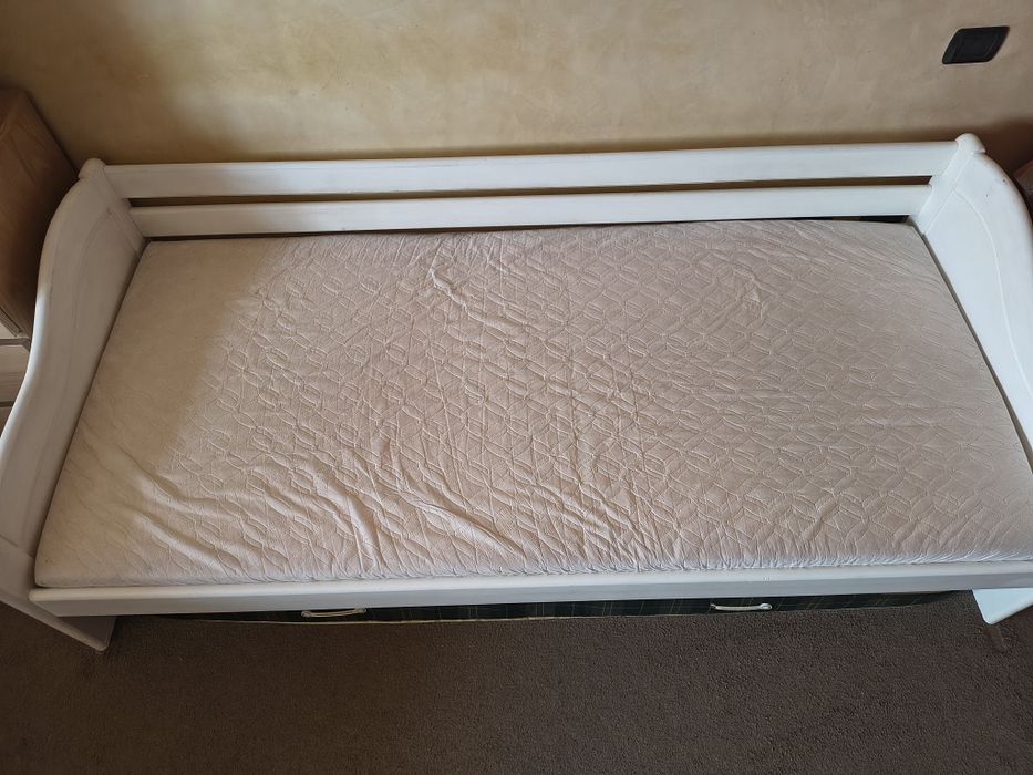 Pat 1 persoana cu 2 saltele 90x200