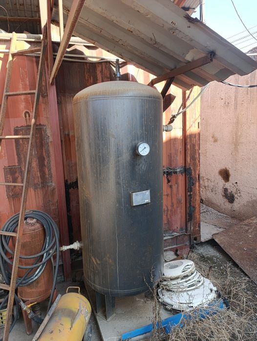 Продаём оборудование компрессор,  шиномонтажка