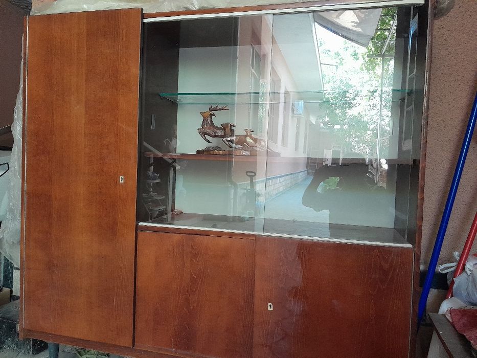 Сервант Россия в отличном состоянии