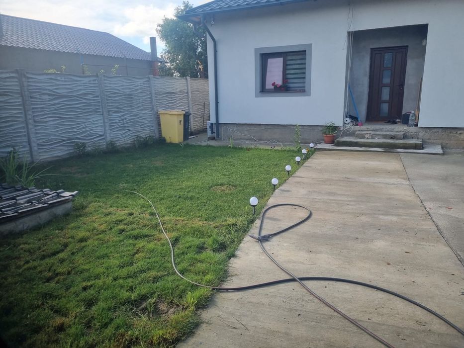 Vand casa la Simnicul de sus. Tel:0766320450