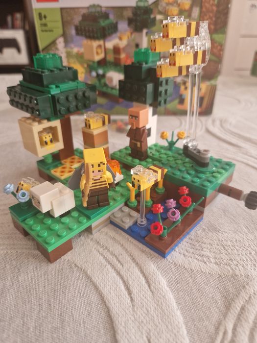 Vând Lego 21165 Minecraft