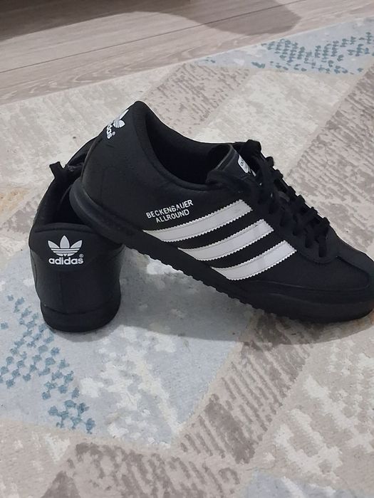 Кроссовки адидас