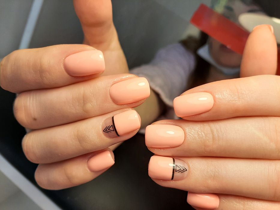 Маникюр и педикюр на дому