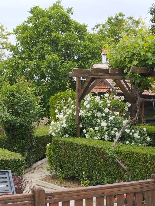 Продавам къща за гости