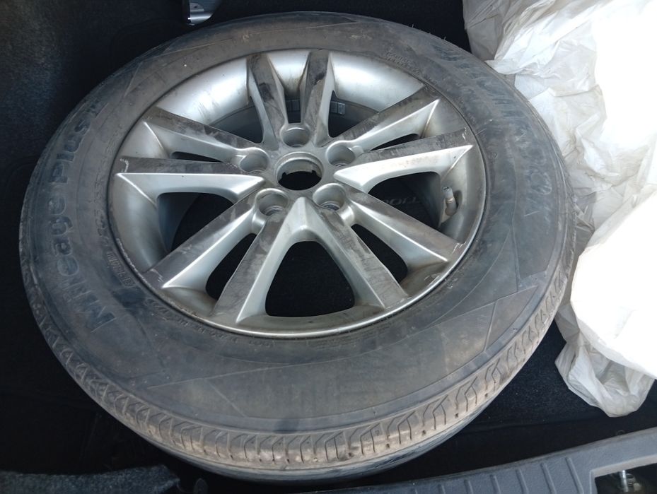 Шины от каролла..