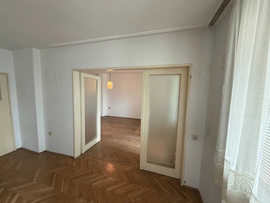 Продава се Многостаен апартамент в Варна, Левски - 140 кв.м за 2286 €/кв.м - Снимка #1