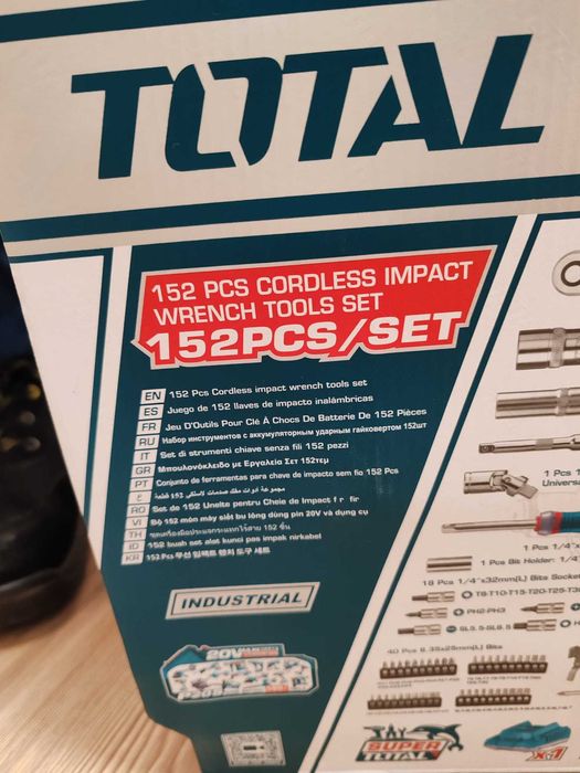 Комплект акумулаторен ударен гайковерт с инструменти TOTAL