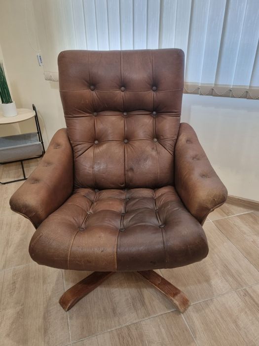 Страхотно антикварно шведски стилно кресло