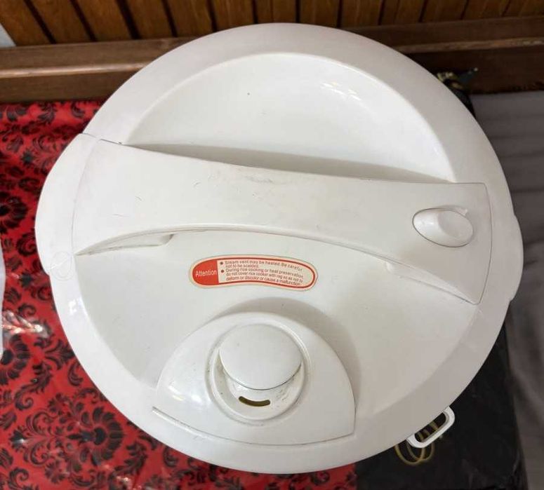 Рисоварка в хорошем состоянии