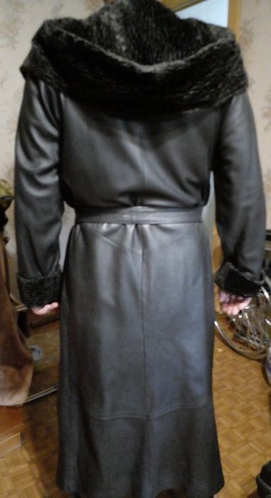 Продам кожанный женский плащ