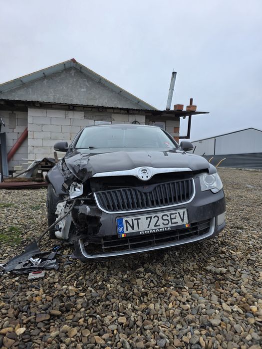 De vânzare! Skoda Superb 2011 2.0 diesel Avariată