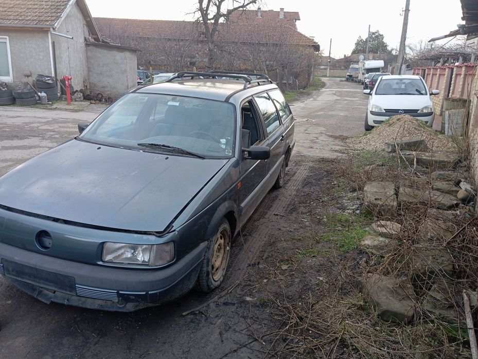 Продавам Пасат Б3 1.8 90 На Части