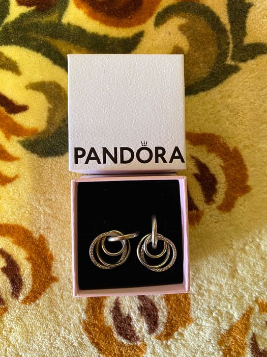 Продавам сребърни обеци Пандора