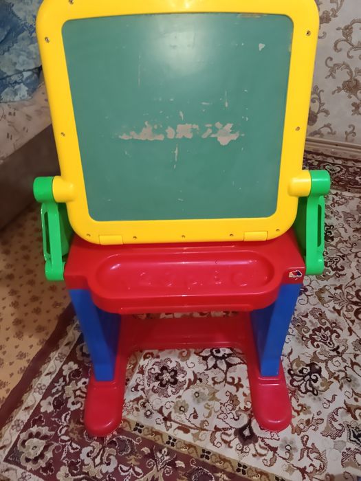 продается стол, машинка, коньки, детская ванная