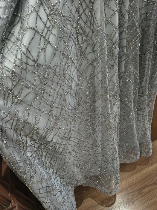 Официална дълга рокля.