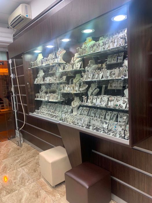 Търговско оборудване  за магазин за бижута - 1200 евро