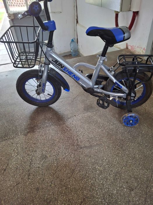 Bicicleta copii cu roti de 12,este ca si noua folosita de doua ori