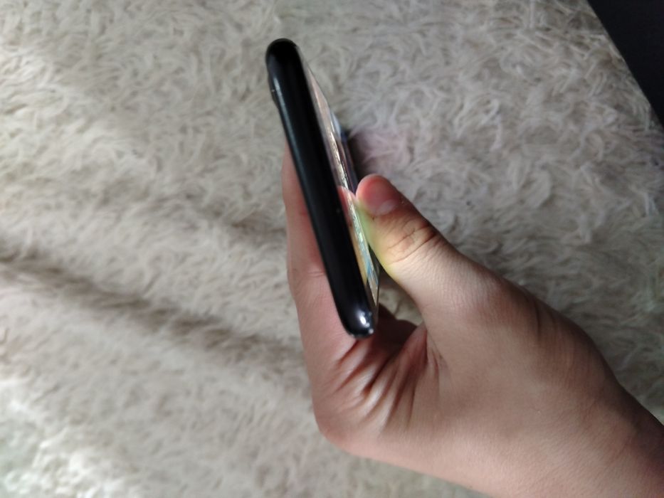 IPhone se2020 в хорошем состояние