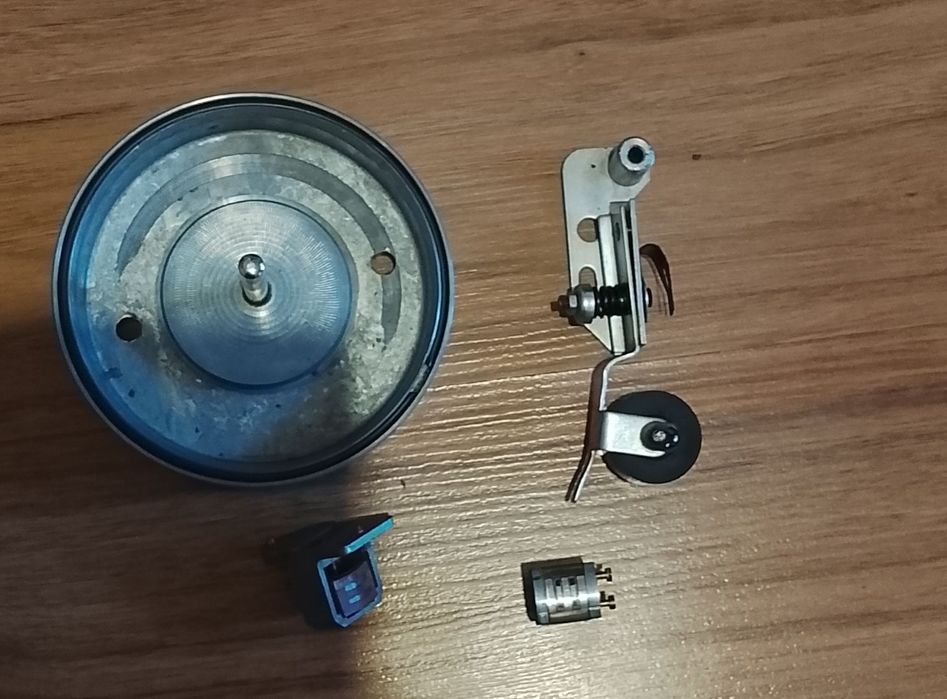 Vând kit-ul audio Majak-203 din poze.