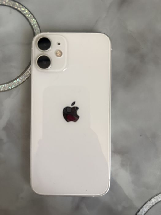 Продам Apple iPhone 12 mini 128Gb белый