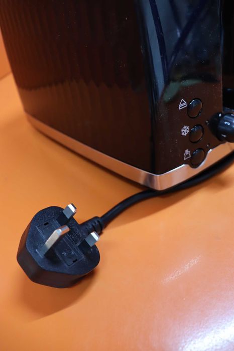 Тостер Russell Hobbs Honeycomb за 4 филии, 6 нива на препичане, функция за замразяване/отказ/претопляне, подвижна тава за трохи, 1500W, UK ЩЕПСЕЛ