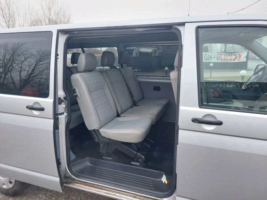 VW Transporter T5  Modelul Lung 2013 8+1 Locuri