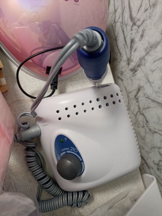 Для маникюра  срочно продам