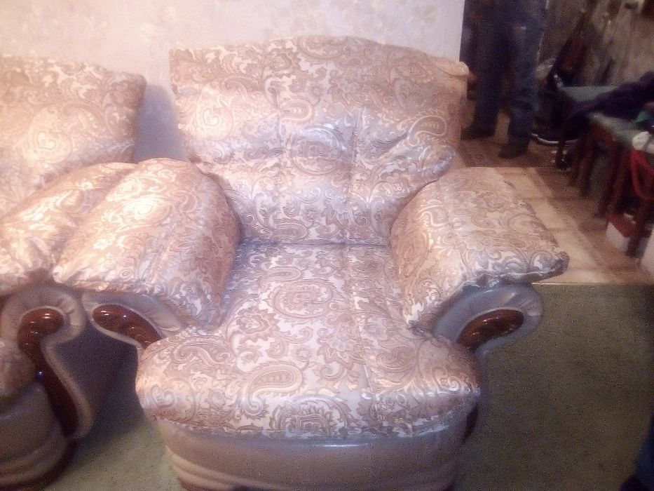 Ремонт и перетяжка мебели.