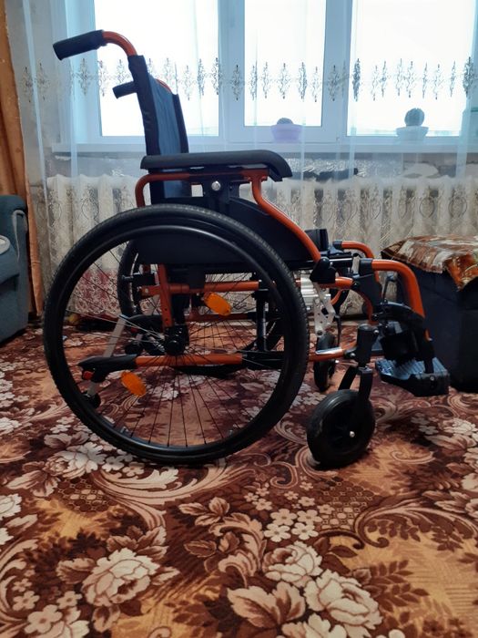 Продам инвалидное кресло коляску