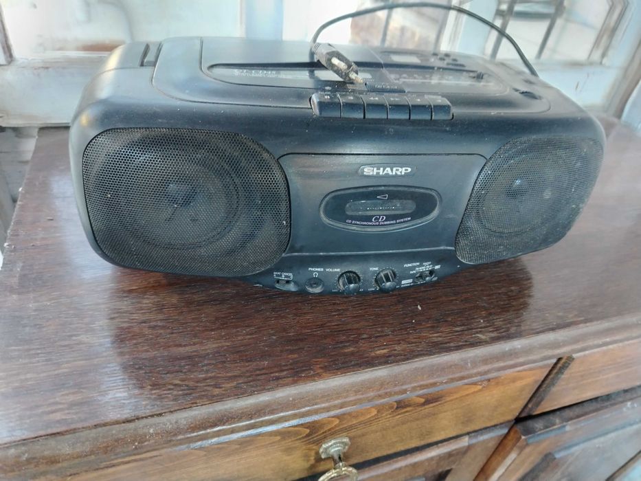 Уредба 3в1,диск,касета,радио, с колони уредба шарпни