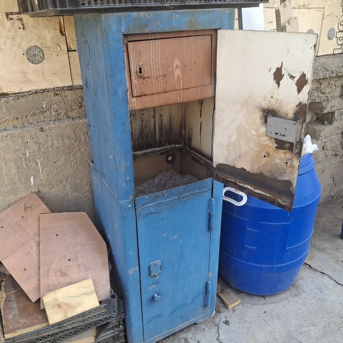 Продам железный сейф