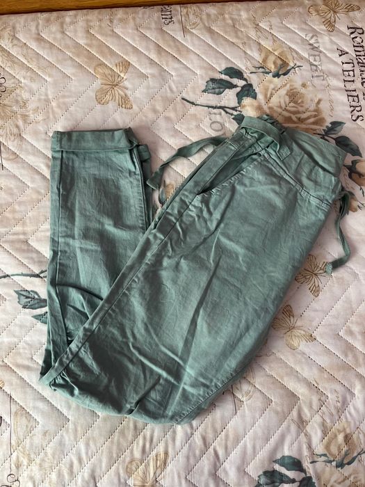 Дънки с накъсани мотиви Zara