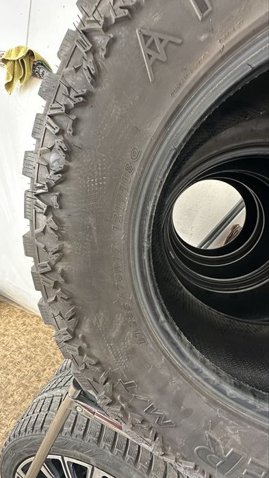 Продам шины R 17 285/70