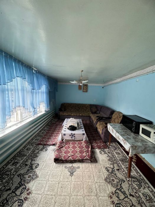 Srochno sotiladi . Narxi kelishiladi. fermerlar ucun qulay uy