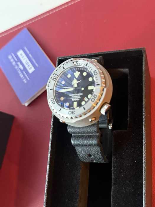 Страхотен мъжки часовник,