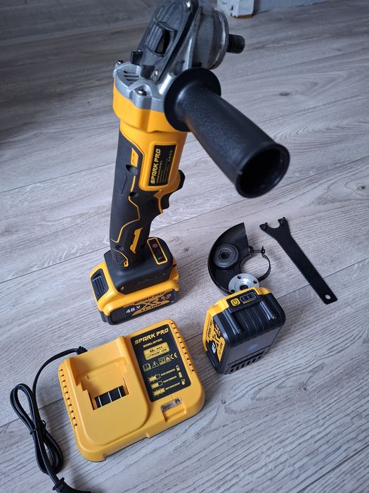 Болгарка  акамуляторная