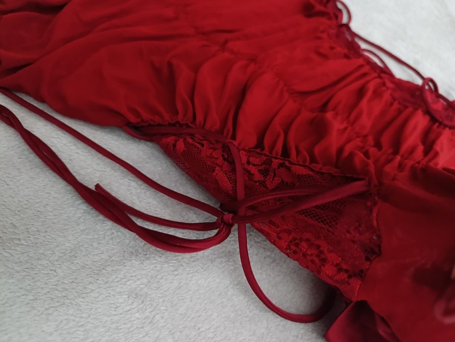 Червена рокля (бельо)