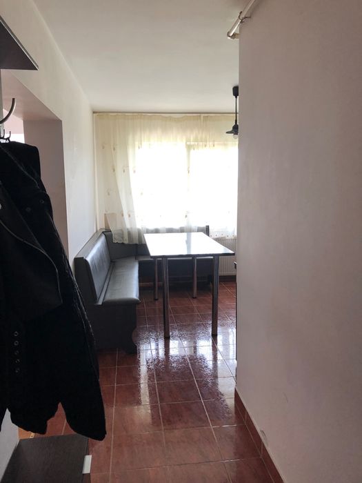 Inchiriez apartament 3 camere in Dambul Rotund