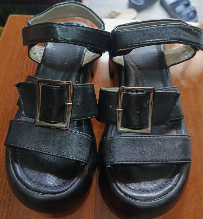 Жуда кулай Босоножкалар.