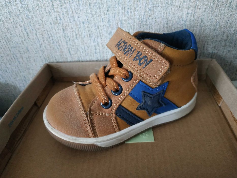 Половинка детски обувки за момче