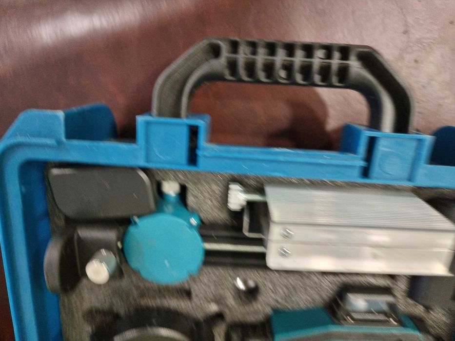 Лазерен нивелир, зелен цвят