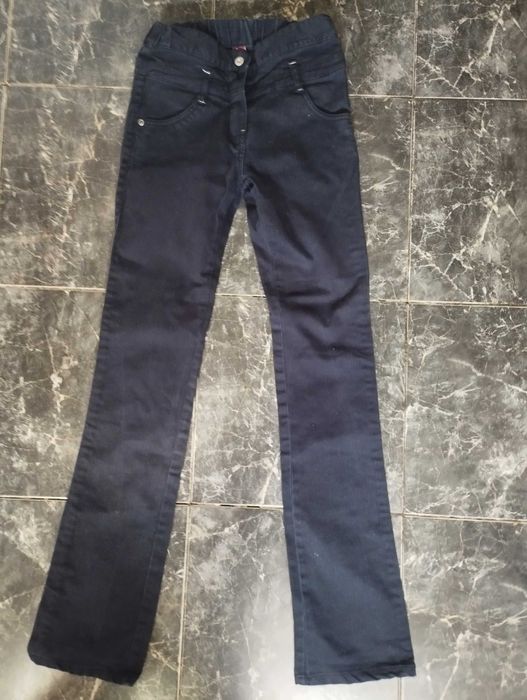 Джинсы девочке 9-11 лет.