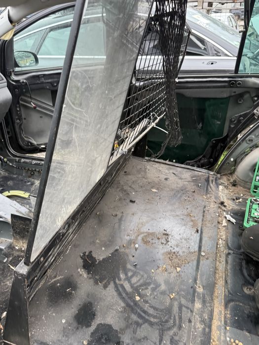 Товарна преграда за Vw Touran 1 метал със стъкло и решетка N1 вариянт